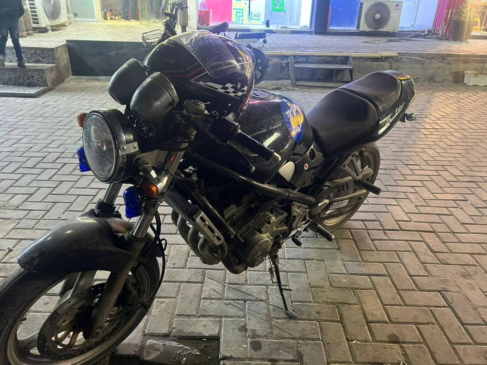 سلام عليكم دراجه بانده مكينه ربع  دراجه كلش حلوه وتراي يخبل مكينه مامفتوحه دراجه تراي كلش حلو وجاهزه الصبح نكره *********** وتساب موجد  سعر 15000 ومبيههه مجال
