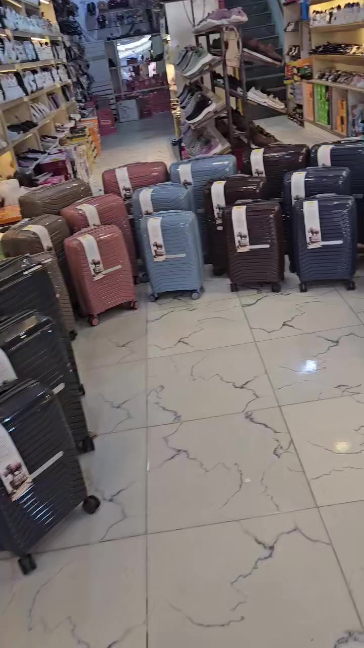 تم وصول بضاعة جديدة ومنوعة من الحقائب 
جنط سفر توفرت بكل ألوانها 
حقائب نسائي توفرت بكل موديلاتها


**إذا كنت صاحب هذا الإعلان وتريد حذفه لأي سبب، رجاءا أرسل رسالة إلى الدعم الفني**