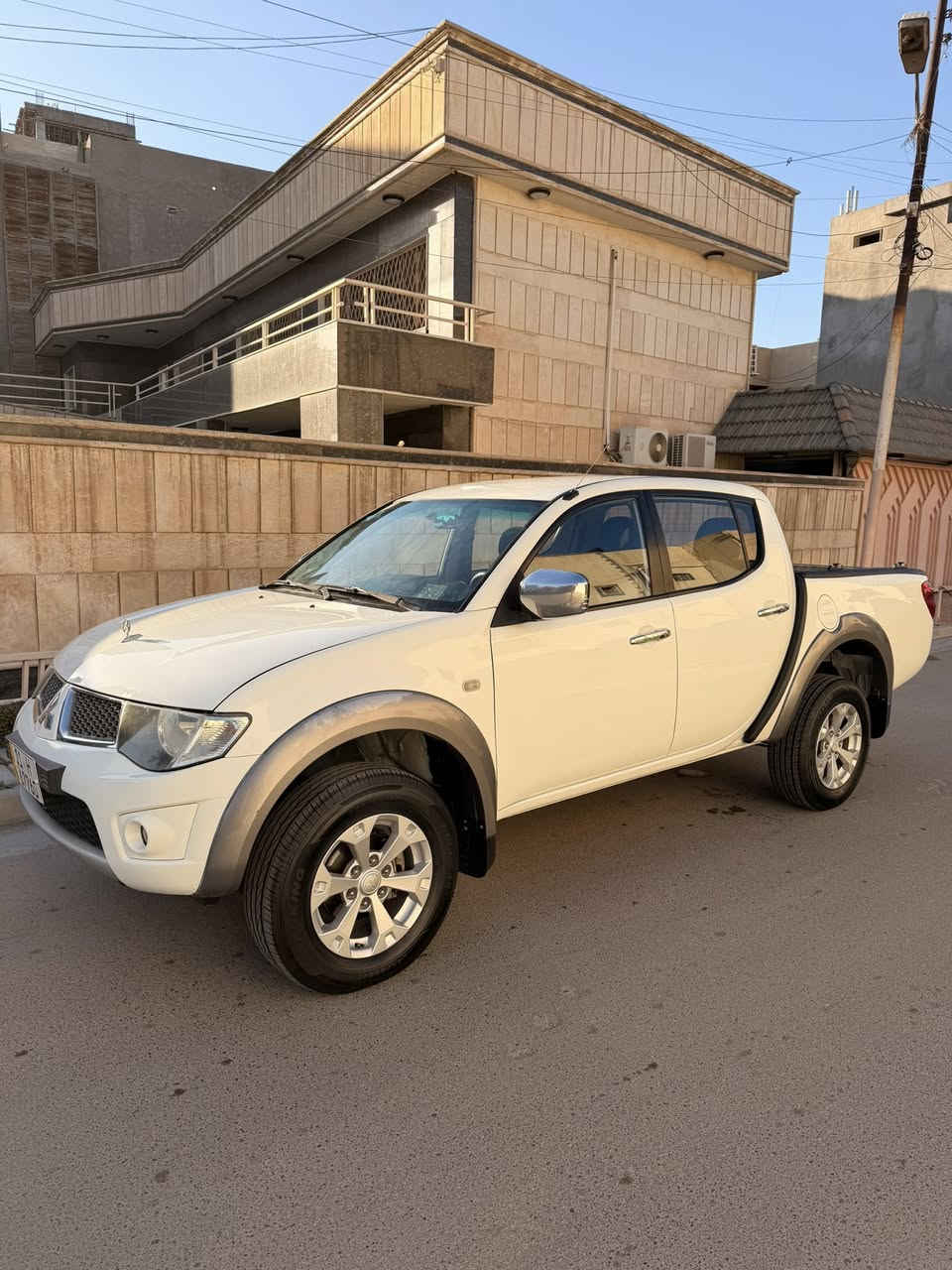 بيكب متسوبيشي L200 موديل 2015

6 سلندر بانزين

گير اوتوماتيك

فور ويل

السياره رقم بغداد باسمي 

مكفوله من الحادث و الصبغ السياره كله على وضع الشركه

ماشيه 91 الف كيلو 

السعر 180  ورقه وبي مجال بسيط  

مكاني بغداد المنصور 

للاستفسار الاتصال على الرقم 

***********
