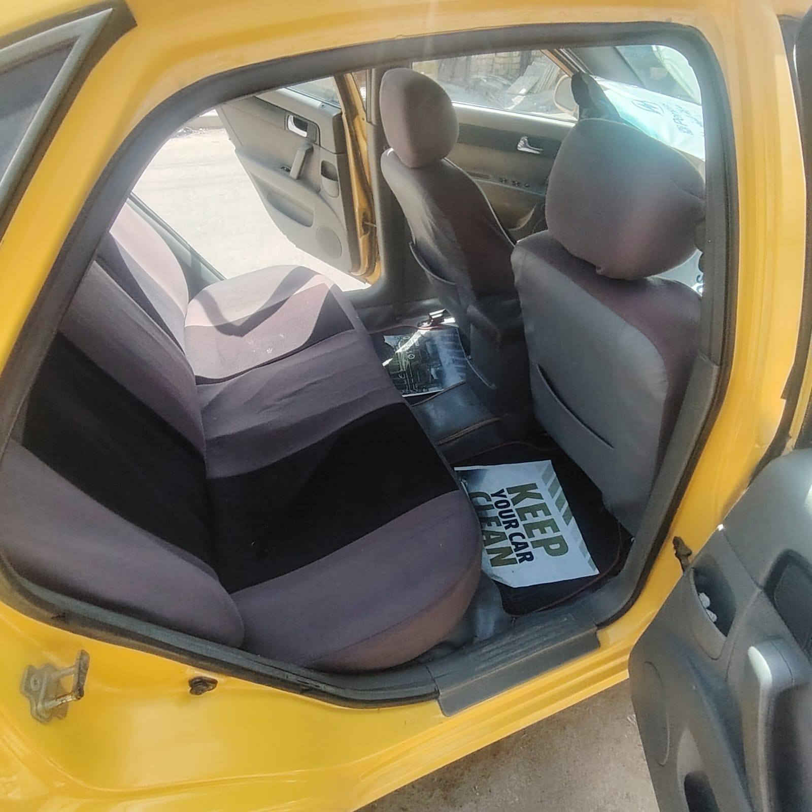 سلام عليكم وبتراء موديل ٢٠١٢ كير ومكينه كفاله 
تخم تاير جديد صدر جديد سياره ما ناقصهه شي بسمي 
سياره عليهه غرامه ٧٠٠ ينزل من سعرهه 
عنوان المعامل السعر ٧٠ وبيهه مجال الشراي 
***********
