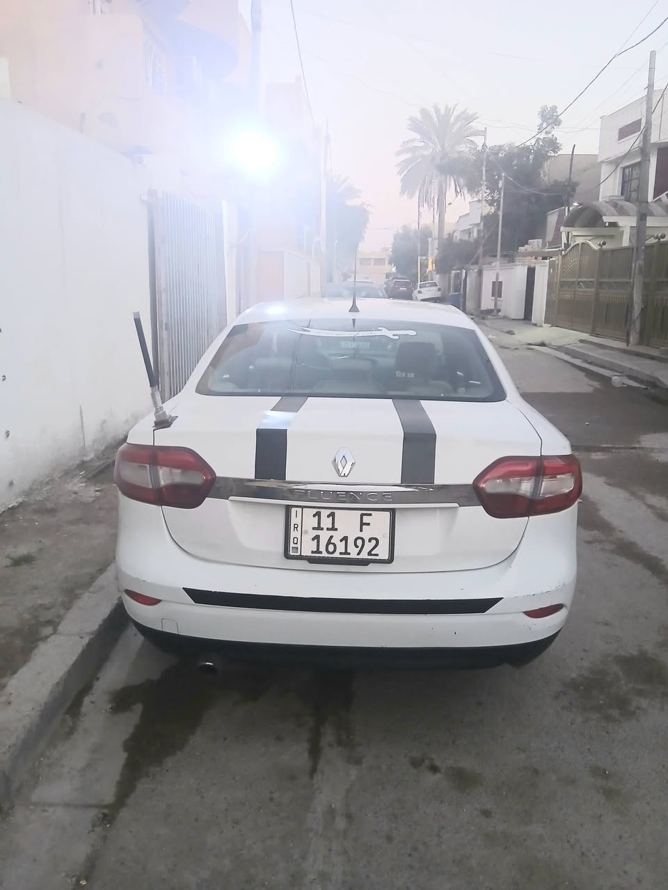 للبيع  سيارة رينو فلاونس فرنسي أصلي 2016  بدون حادث ..  أوتماتيك .. كير و محرك كورلا 1800 كعدة أستندر  .. السيارة بأسمي رقم بغداد أنكليزي تحويل ثاني يوم .. دبل بصمة رينو و كورلا تشغيل عن بعد .. دبل كامرا أمامية و خلفية .. السيارة نظيفة و كلة شغال خير من الله .. *********** .. مكان السيارة بغداد ..
