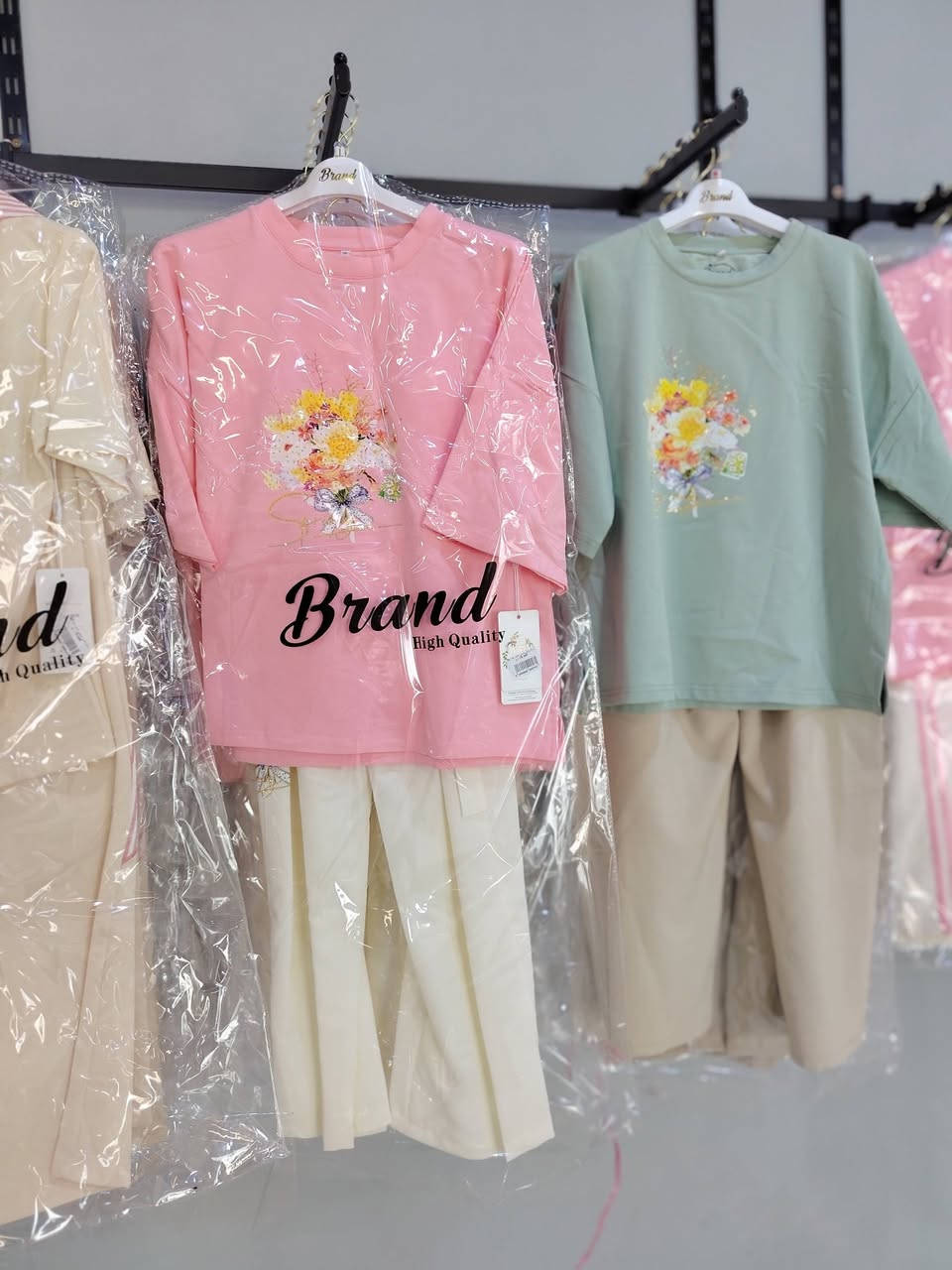 صباح الخير المباشرة اليوم ب عرض الملابس و غدا الافتتاح بإذن الله 
أسعارها أسعار جملة وتشرف بمروركم


**إذا كنت صاحب هذا الإعلان وتريد حذفه لأي سبب، رجاءا أرسل رسالة إلى الدعم الفني**