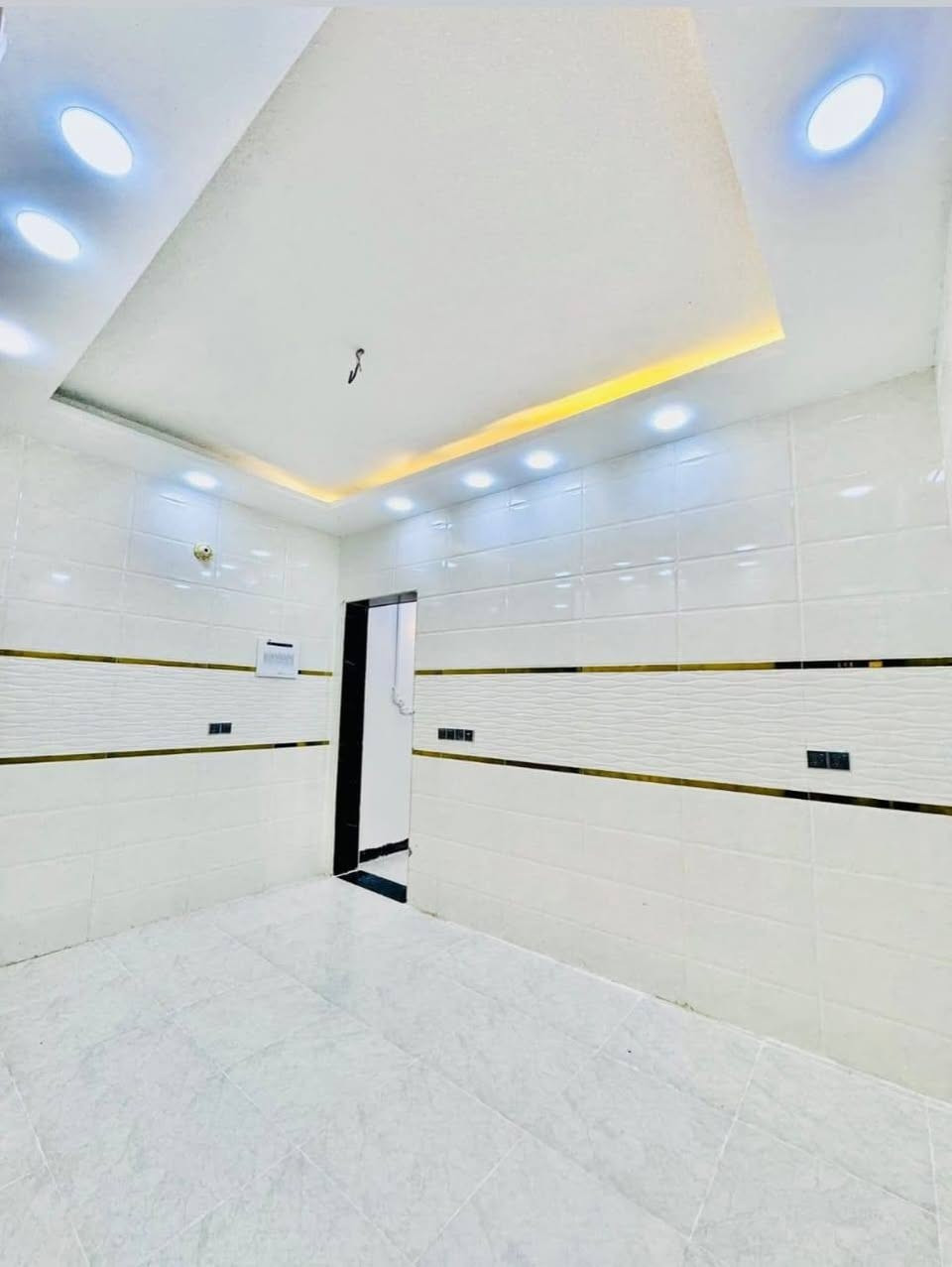 يعلن مكتب الاخوين للعقار مقابل قريةالغدير مباشر عمود ((((( 291)))))))
100 م
#طابو_زراعي***********

#نجف مقابل _قرية الغدير 
شغل جناي
شغل درجه آولى حقيقي 

اساس وسقف صب مركزي 
بناء طابوق 🧱 
غرفه وصاله وستقبال ومطبخ وصحيات داخليه وخارجيه 
بيت جاهز مفتاح 
شارع تبليط وكافت الخدمات متوافره والكيات الباب البيت النجف, العراق
