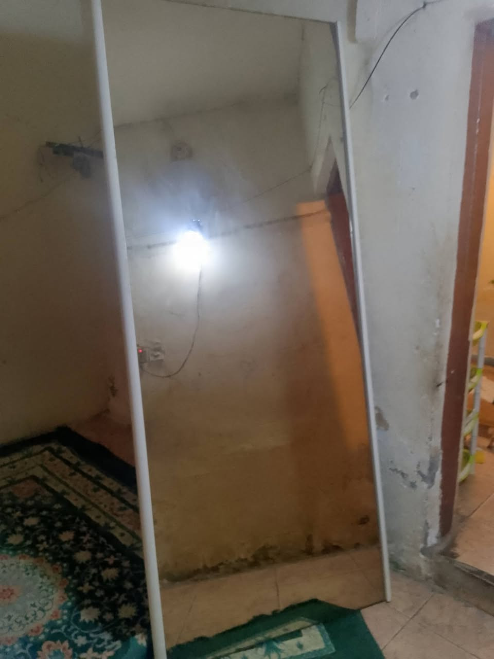 مراية علا شكل باب كنتور طولها  أكثر من 2 متر السعر 35للاتصال ***********
