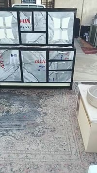 السلام وعليكم لبيع غراض كلهن نضيفات وشراي يراسل ويتصل خادم مكاني حي او...