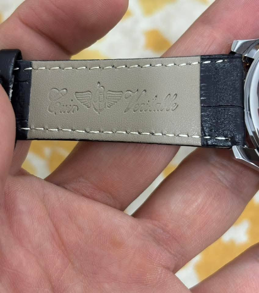 برتلنك طياريين مال بالة موديل قديم وزنها ثقيل مكينتها اوتماتيك وتكويك تشتغل نظامين
غير مستخدمة نظافتها ١٠٠٪؜ جديدة بالعلبة
قطر الساعة ٤٥ والاطار دوار
سناترها شغالة كلها
السعر  60 الف سعر نهائي ثابت مع التوصيل


**إذا كنت صاحب هذا الإعلان وتريد حذفه لأي سبب، رجاءا أرسل رسالة إلى الدعم الفني**