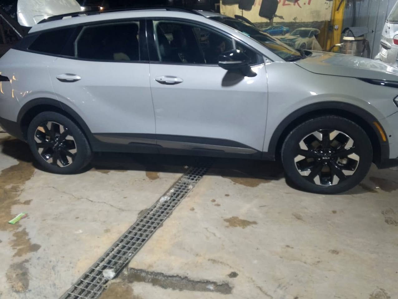 اسبورتج 20023 ترقيم جديد ماشيه 28 ضربته تبديل جاملغ وبنيد باردجاملغ  مع طخه خفيفه في الصندوق فول مواصفات بدون فتحه  السعر 183ورقه للاتصال ***********
