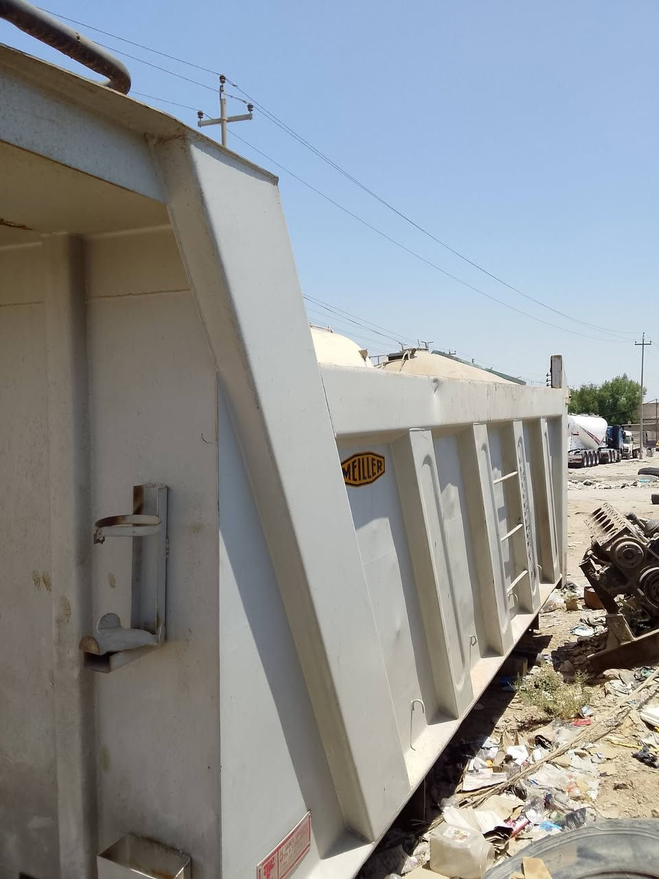 السلام عليكم بدي مايلر للبيع طول 5.20$45$.         ***********
