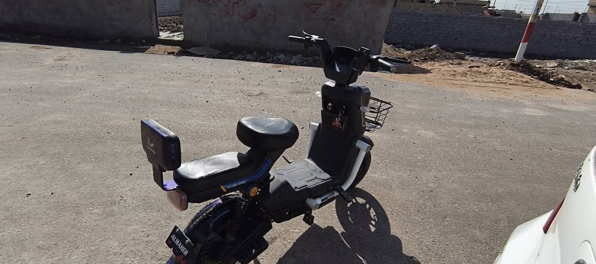 دراجه شحن للبيع اربع بطاريات تمشي 60كيلو سرعتها 55 وتصير باسكل جديده مكان الديوانية حي الجامعه للاستفسار واتساب ***********
