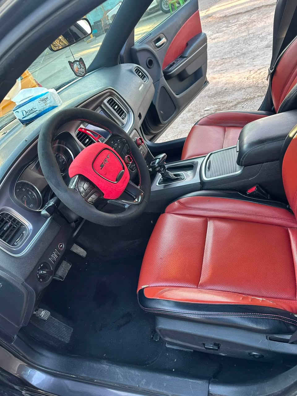 السلام عليكم 
للبيع فقط دوج جارجر 2019 SXT اصل وارد كندي السياره داخلة كلين وهنا بلعراق صار بيه قطعه وحده صبغ فقط البنيد بدون دواخل سوناره موجود ولكارفاكس ايضا 
كفاله كير مكينة تبريد شاصي لغد كلهن بشرط 
الموصفات 
تشغيل عن بعد 
شفتات ستيرن 
دركه SRT
كراسي كهرباء 
تدفئه كراسي 
تدفئه ستيرن 
تحكمات سترين 
مثبت سرعه كروس  
مانع انزلاق 
شاشة وسط كار بلاي واندرويد اوتو
كامرة خلفية 
كشنات حضن 
ويل 20 تخم تاير جديد 
وباقي المواصفات المعروفه
السياره جديدة حيل استخدام شخصي وجاهزة بدون اي نقص ترايك للبصرة 
مكانة بغداد 
السعر 205 وبيه مجال 
ممتواجد على النت
لل اتصال ***********
