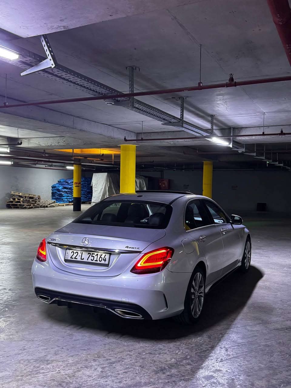 Mercedes-Benz C300 4MATIC | 2020

* محرك 2.0 Turbo
* الممشى: 58,000 كم
* نظام الدفع 4MATIC
* فتحة سقف (Sunroof)
* نظام صوت Burmester
* إضاءة داخلية متعددة الألوان (Ambient Lighting)
* تدفئة للمقاعد

ملاحظات:

* صبغ جاملغ أمامي وخلفي.
* بدون أرباك.

السعر المطلوب: 245 ورقة، ويوجد مجال للتفاوض.

للاستفسار: ***********
التواصل عبر واتساب فقط أربيل, العراق
