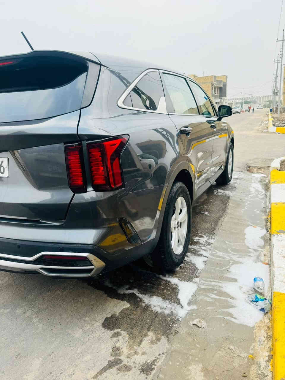 السلام عليكم ورحمة الله وبركاته 
سورنتو ٢٠٢٣ 
وارد امريكي 
حادثها بسيط جداً موضح بصور بدون أرباك بدون تبديل مرقمه وجاهزه ومكفوله ماعدى الجنطه بيها شويه صبغ السعر ٢٤٥ $ 
مكانه الناصرية
للأستفسار ***********
