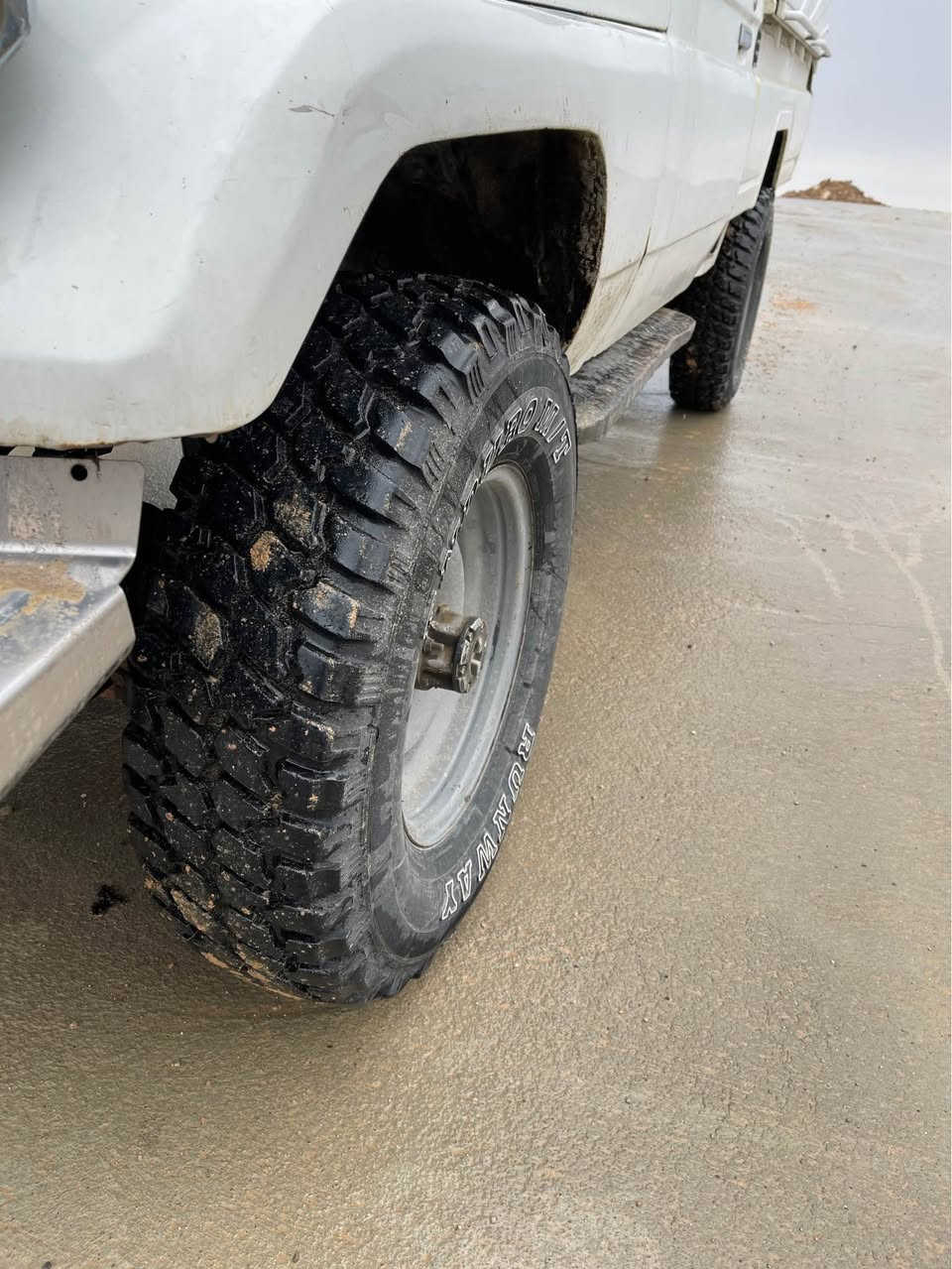 سلاوی خوا له‌ هه‌موو لایه‌ك 
میكزه‌مینی مۆدێل 1989 مه‌كینه‌ ٣ ئێف 
مه‌كینه‌ی ئیماڕاتیه‌ ٤ گێڕه‌ گێڕی تۆزێك سه‌وتی تیایه‌ بێ فڕێیانه‌وه‌ 
٤ تایه‌ی جه‌به‌لی تازه‌ كامل مه‌سره‌ف كراوه‌ چركه‌ی تیانیه‌ ئه‌وه‌لیاوت خرامه‌ به‌شه‌رت ئاڕمی پلاستیكی سلێمانیه‌ ٤٣ وه‌ره‌قه‌و كه‌مێك مه‌جال ناونیشان سلێمانی قڕگه‌ *********** ***********
