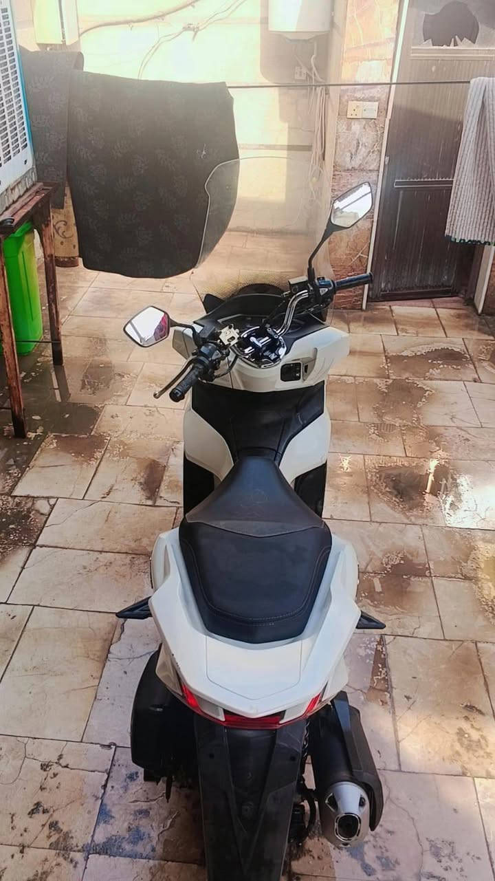 لسلام عليكم دراجه PCXللبيع الجيل الرابع 2021 مال رمبه ختم واحد مكينه كفاله الشراي يتصل ويدلل ***********مكاني الدوره ابو دشير
