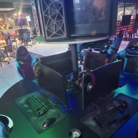 من رخصة الادمن غراض قاعة للبيع شاشات عدد 22 نوع كيكابايت 16 مقوس والبا...