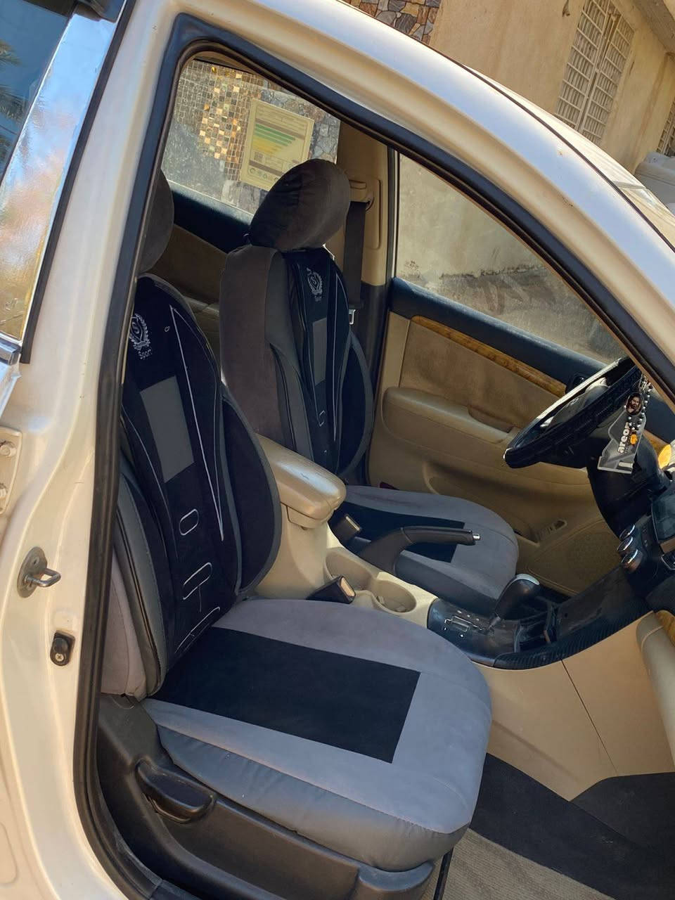 السلام عليكم سياره سوناتا موديل 2010 خليجي فول فتحه كشنات كهربائية مكينه دوش 2400 حداديه جديده بيها ثلاث قطع صبغ السعر 123 وبيها مجال قليل الرقم ***********
