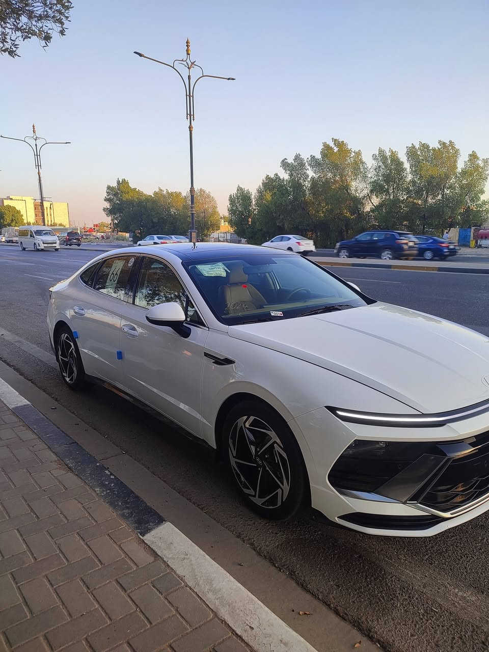 سلام عليكم للبيع سوناته خليجي كفاله عامه رقم اربيل الدولي ماشيه 46 فول مواصفات مكينه 2500 بانزين وليسه هايبرد مكان السياره البصره كرمت علي السعر 225 وبيها مجال قليل الشراي يتصل ***********
