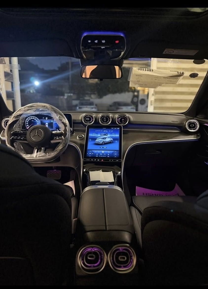 مرسيدس بنز  C350 EL 
موديل 2024
زيرو صفر 
طراز هجين (Plug-in Hybrid) يجمع بين الأداء الرياضي والتكنولوجيا المتقدمة
ثلاث انظمة قيادة 
1️⃣ - بانزين 
2️⃣ - هايبرد 
3️⃣ - شحن كهربائي تمشيك 100 كيلو 
تختار النظام الي يعجبك 
السيارة فول الفول موصفات 

1- نظام القيادة الذاتية والمساعدة (ADAS) الرادار والكاميرات
2-  (DRIVE PILOT ) : يعتبر من أكثر أنظمة القيادة الذاتية من المستوى 3/4 تطوراً في العالم. في ظروف معينة (طرق سريعة مزدحمة)، يمكن للسائق تسليم القيادة الكاملة للسيارة وتشغيل قوانين أو مشاهدة فيلم.

3- نظام المساعدة على التوجيه الذكي (Active Steering Assist):** يحافظ على مسار السيارة في منتصف المسار، حتى في المنحنيات اللطيفة.

4- مساعد الحفاظ على المسار (Active Lane Keeping Assist): يكشف علامات المسارات ويتدخل بتوجيه عكسي لطيف إذا بدأت السيارة في الخروج عن المسار دون استخدام الإشارة.

5- مكابح الطوارئ الذكية مع (Active Emergency Stop Assist): تكشف المشاة والدراجات والسيارات، وإذا لم يستجب السائق، توقف السيارة تلقائيًا.

6- مساعد التكيف مع السرعة (Active Distance Assist DISTRONIC): تحكم تكيفي في السرعة يحافظ على مسافة آمنة عن السيارة التي أمامك، حتى في الزحام، ويتوقف ويعيد التحرك تلقائيًا.

7- مساعد تغيير المسار (Active Lane Change Assist): بمجرد تشغيل إشارة الاتجاه، تتأكد السيارة من أن المسار خالٍ وتنفذ تغيير المسار بسلاسة.

8- نظام التحذير من الاصطدام الأمامي (Front Collision Warning)

9- مساعد الخروج من المرآب الذكي (Remote Parking Assist): يمكن للسيارة أن تدخل أو تخرج من مكان ضيق (مرآب أو موقف) عن بُعد باستخدام تطبيق الهاتف الذكي، بدون وجود السائق داخلها.

10- رادار بعيد المدى (Long-Range Radar): للمسافات الطويلة على الطرق السريعة.

11- رادارات قصيرة المدى (Short-Range Radars): في الزوايا الأربع للسيارة للكشف عن العوائق أثناء المناورة وتغيير المسار.

12- أجهزة استشعار أولتراسونيك (Ultrasonic Sensors): للمسافات القصيرة جدًا أثناء الركن.

13- الشاشة ( MBUX Hyperscreen ): لوحة قيادة رقمية كاملة بشاشة كبيرة الحجم وشاشة مركزية ضخمة 

14- نظام MBUX (Mercedes-Benz User Experience): نظام الوسائط المتعددة الأكثر ذكاءً، يتعرف على الكلام الطبيعي ("مرحبا مرسيدس، أشعر بالبرودة" أو "اضبط الإضاءة على اللون الأزرق").

15- مقاعد أمامية ذات تحكم كهربائي ذاكرة  وتهوية وتسخين 

16- التحكم بالمناخ الذكي من 4 مناطق (4-Zone THERMATIC): حيث يمكن لكل راكب ضبط درجة الحرارة والتدفئة والتهوية حسب رغبته.

17- الإضاءة البيئية AMBIENT LIGHTING:مع 64 لونًا لتختار منهم، وإعدادات إضاءة متحركة ومتعددة.

18- سقف بانورامي كهربائي (Panoramic Sliding Sunroof)

19- فتح وإغلاق وإقلاع السيارة بدون مفتاح (Keyless-Go) 

20- شحن لاسلكي للهواتف الذكية 

21- نظام المساعدة على الكبح (BAS)

22- نظام منع انغلاق المكابح (ABS)

23- نظام صوتي عالي الجودة من Burmester مع 15 مكبر صوت.
 
24- دعم كامل لتكامل الهواتف الذكية عبر Apple CarPlay وAndroid Auto

السعر : 40,000 $  

*********** متوفر واتس اب
