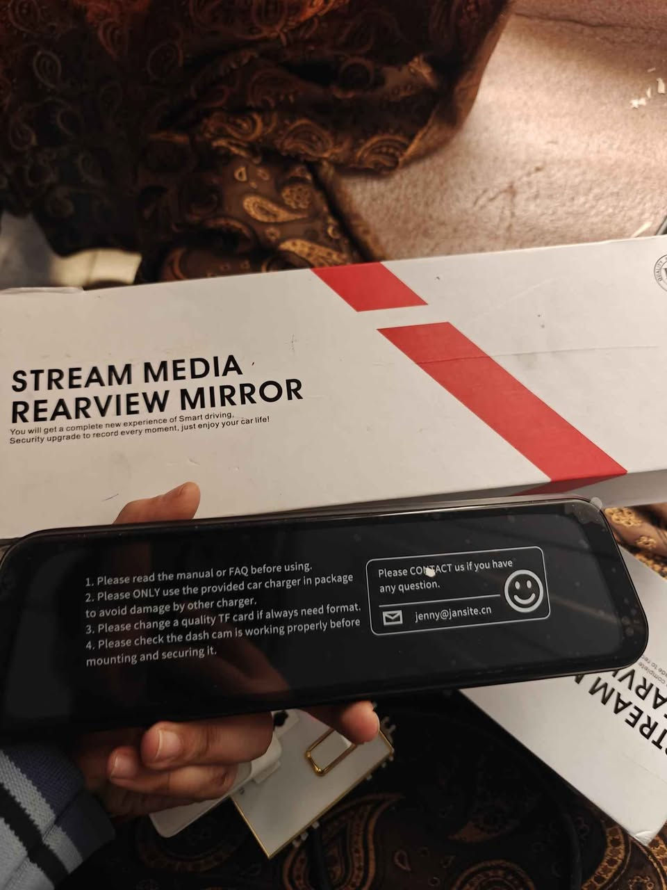 ئاوێنەی سەیارە شاشە کامێرای پێشەوە و دواوە کامل شاشەکەی کامێرایە نەک نیوەی ، لەمسە و ڕیکۆردی کامێراکان دەکات 
نرخی 55 هەزار  
*********** السليمانية, العراق
