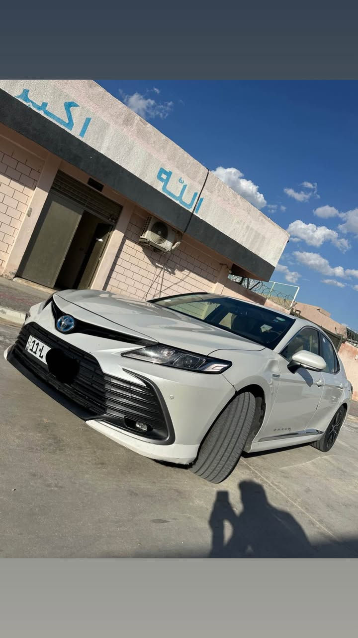 السلام عليكم 
 
تويوتا كامري هايبرد الموديل 2024 

خليجي GLE وكالة عبد لطيف جميل  ياباني 

العداد 79000 الف

حجم المحرك 2500 هايبرد

فول مواصفات  

فتحة سقف 

بصمة +دخول ذكي 

اشاير بالمري +مري شفط 

حساسات كاملة امامي خلفي 

شاحن هاتف لاسلكي

كامرة خلفية محدده

زينون LED بلادي 

بردة خلفية ع بك تنزل ع دي تصعد بلادي 

داخل بيجي  

هندبريك بصمة اوتو 

تحكمات ستيرن كامله 

تبريد قطعتين 

زينون عالي ناصي +ضبابي +بلوجكترات بلادي 

كير محرك بشرط بلادي ممفتوح 

عليها تخم تاير جديد (برجستون ياباني) 

5 ويل كب كروم بلادي قياس 18  

باقي المواصفات معروفة

السيارة بيه صبغ جاملغ خلفي عكس السايق 

وشخط بجاملغ الامامي موضح بالصور 

السعر  230 قابل للتفاوض 

مكان السياره بغداد كم سارة      
للتواصل:  *********** بغداد, العراق
