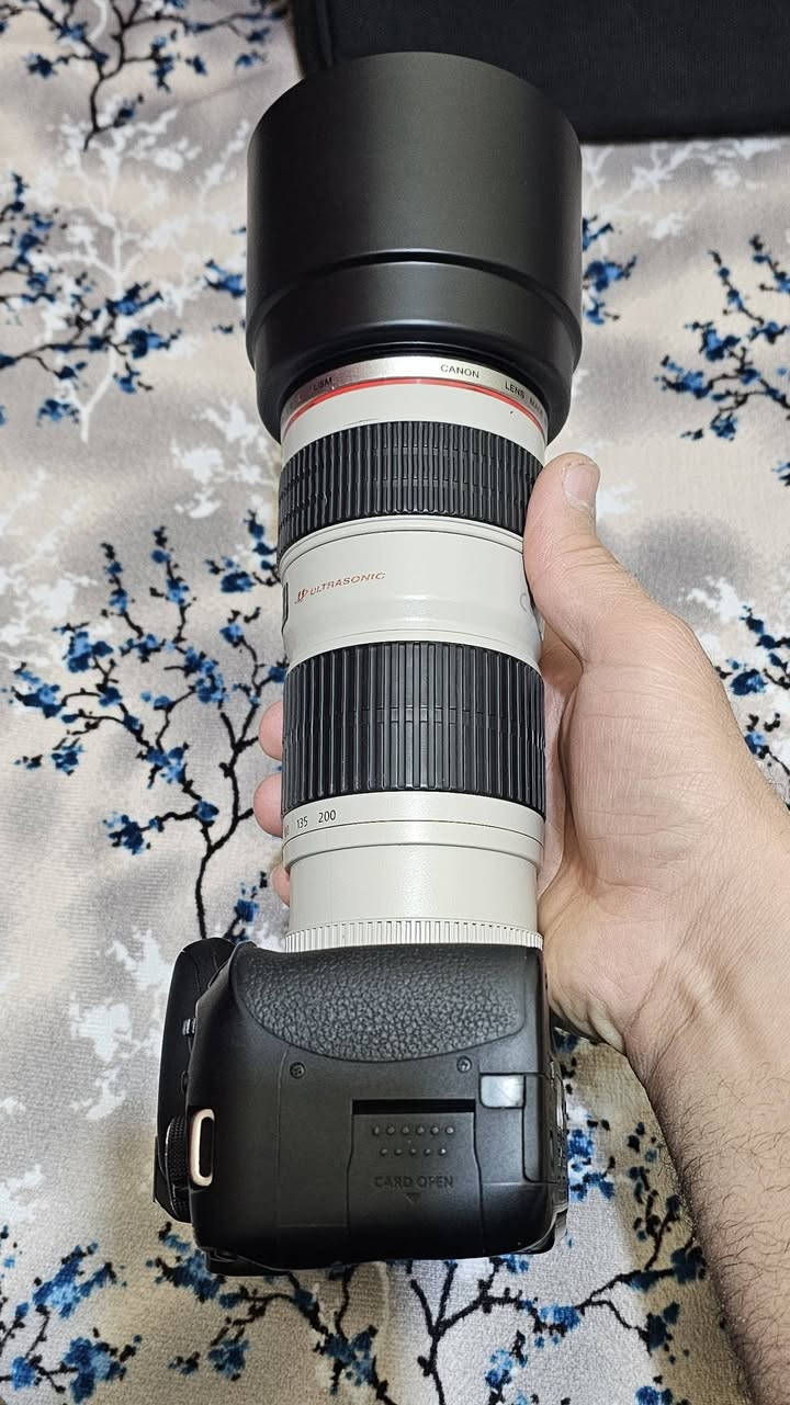 السلام عليكم كامرا كانون 750D مع عدسه 70 200 
كع كامل ملقات فلاتر عدد ٢ مع قيق العدسه مع شاحنه بطاريات عدد٢ والهود اضافه جنطه السعر ٧٥٠ توصيل موجود للاستفسار اتصال او مراسله ***********
