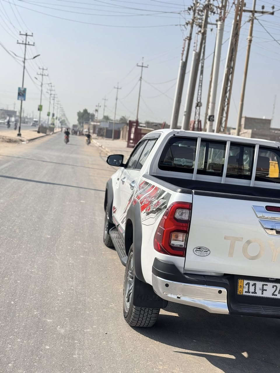 سلام عليكم اخوان بيكم تيوتا هايلوكس 2025TRDسياره إقصاد ماشيه 20الف سياره جديده على وضع لوكالة مكفوله كفاله عامه السعر 395$ عنوان البصره الدير رقم ***********
