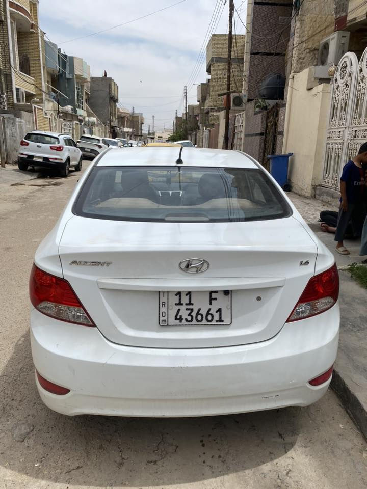 اكسنت 15 خليجي
سيارة نضيفة 
محرك ١٦٠٠
ماشية ١١٧ 
تبريد فريز جديد شادة 
بيهة ٣ قطع بارد قطع صغيرة 
مكفولة من الدواخل والحار 
٩٨ ورقة وبيهة مجال بسيط 
رقم الهاتف : ***********
