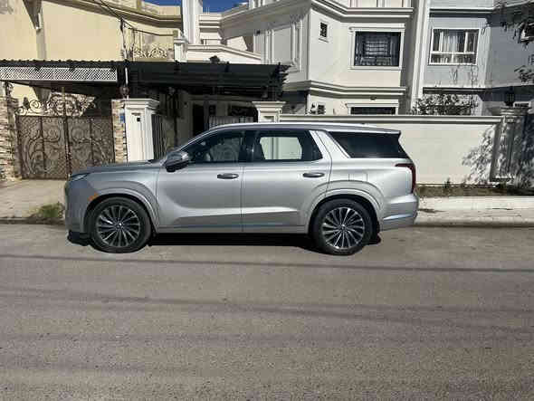 ﷽
للبيع فقط…
‏Hyundai palisade  2023 calligraphy
هونداي بلسايد كلگرافي 
الموديل : 2023
الون : سلفر 
العداد : 37 الف ميل قابل للزياده 

الضرر : نصف دعاميه اماميه فقط تم تبديلها وصبغها باقي السياره سليمه الجاملغ الايمن اجه بداخلها مفتوح فقط تم شده بدن ضرر كل الايرباكات سليمه 
بيها طخه بسيطه بلصندوك داكها بارد موضحه بلصور  قبل لا اسويها…
صور الحادث مرفقه بلمنشور 

المواصفات :-
1-شاشة عرض داتشو 
2-المحرك   v6    3.8 
3-بصمة تشغيل + بصمة ابواب 
4-اصطفاف ذاتي(تقديم + ترجيع عن طريق الريمونت)  
5-فتحة سقف +بانوراما
6-سماعات هارمن كاردن عدد 16
 7-رادار امامي  + خلفي 
8-حساسات امامي + خلفي 
9-كامرات عدد 6  360 درجة 
10-كشنات امامي خزن ميموري 
11-كشنات كهربائي تدفئة وتبريد🥶
12-انارة داخليه (محيطيه) + انارة دشبول 
13-بردات جانبية
14-تبريد مركزي امامي + خلفي منفصل التحكم
15-تحكم ستيرن + شفتات
16-تدفئة ستيرن 
17-مرايا هيتر + تعتيم 
18-صندوق كهربائي شفط + اربع وضعيات فتح صندوق
19-وضعيات قيادة  (5)
20-ويل كب حجم  20 
21-اوتو هولد + نقطة عمياء 
22-سايد بريك بصمة + مثبت سرعة
23-شحن وايرلس 
24-إشارات بالمرايا  + إشارات جانبيه
25-اوتو هولد 
26-تحديد مسار
27-شاشة ديجتال كبيرة
28-تشغيل عن بعد .
29-تدليك كشن . مساج 
30-دفع رباعي 
31-نظام مانع انزلاق 
32-نظام نزول منحدرات
وبعد بيها هوووواي مواصفات معروف الكلگرافي الVIP فول 1/1
السياره رقم بغداد انكليزي 
السعر 345 ورقه 
للستفسار اكثر يرجا الاتصال بلرقم 
***********
***********
