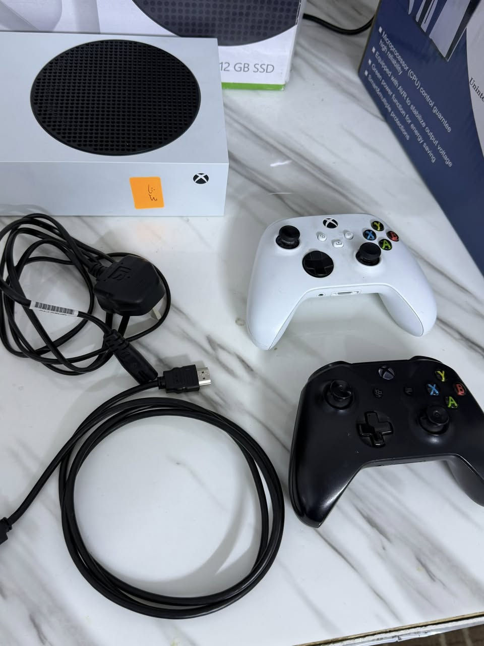 السلام عليكم اكس بوكس سيريس اس اخو الجديد نضافه 100/100 مع يوبيس 850 مستخدم شهر مع اليده الاصليه و الثانيه السوده كامل ملحقات السعر 375الف مكاني بغداد 
***********
