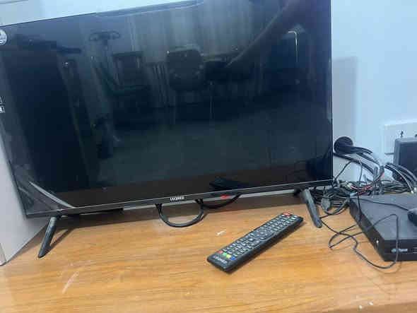 شاشه حجم 55 ال جي سمارت بيها نت والثانيه حجم 32 ال جي عاديه بدون نت للبيع عنوان حله حي الصحه ***********
