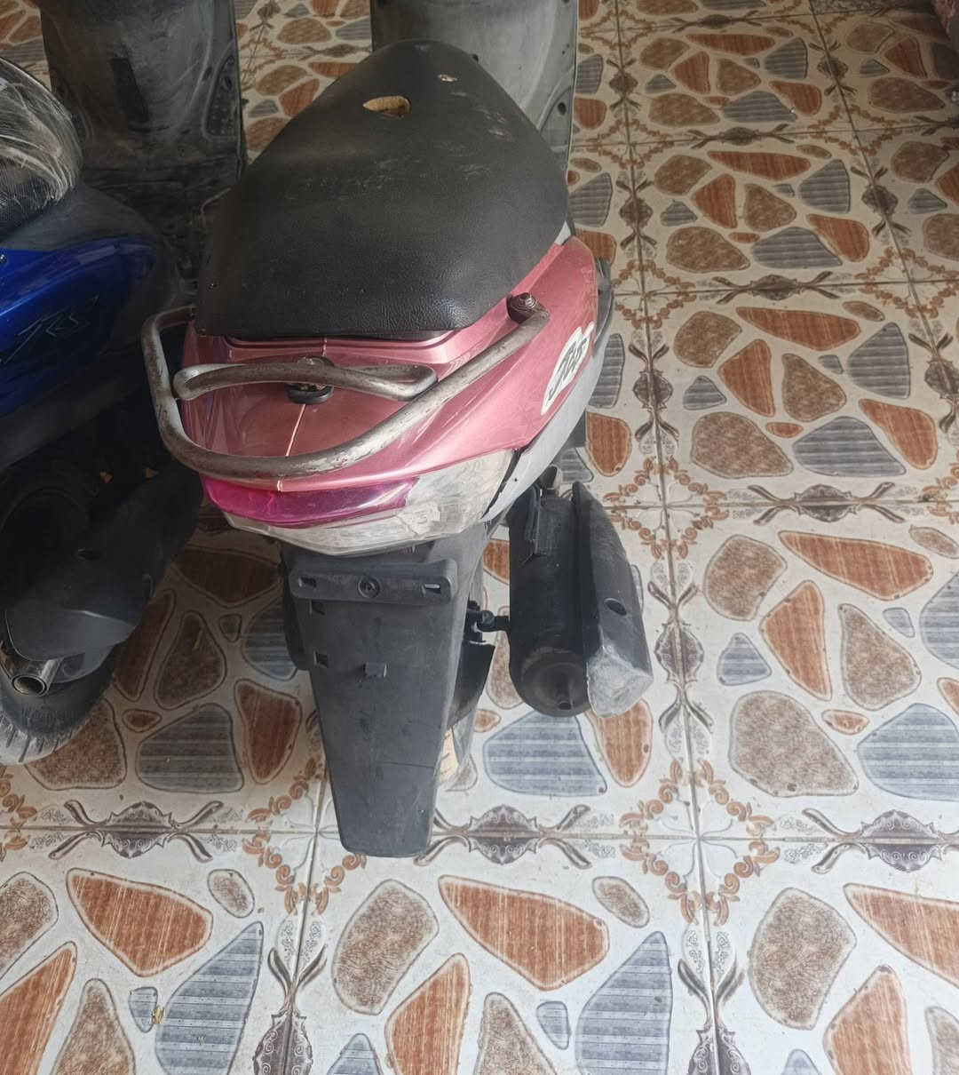 سلام عليكم دراجات للبيع نضيفات وحلوات شغالات من طول الطول سلف هندر كهربائيات كلها شغاله بوشهن50 بلاد سعر لوحده على 450 قفل شراي اتصل على رقم مكاني شارع زديناويه قرب شركه الهنديه ***********
