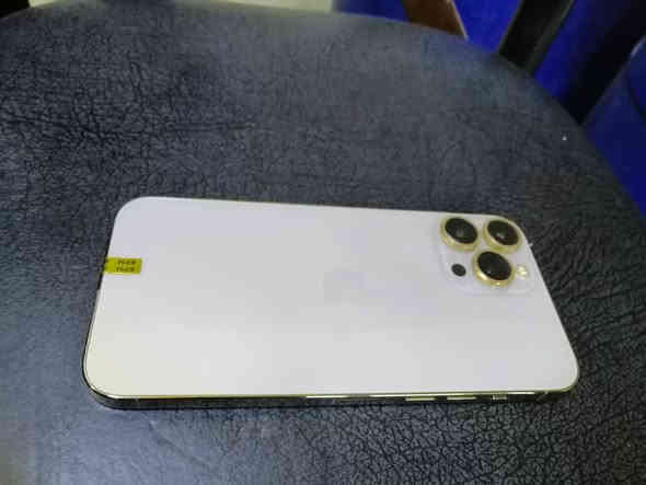 للبيع ايفون 13برو ماكس ذاكرة 256 بطارية 96 لون ذهبي شرط نورمان اي خلل ما بي السعر٧٠٠ قفل شرط وضمان يومين جلخ ما بي بعده جديد حتى الوصل ماله موجود  الشراي يتصل *********** عنواني حي المهندسين
