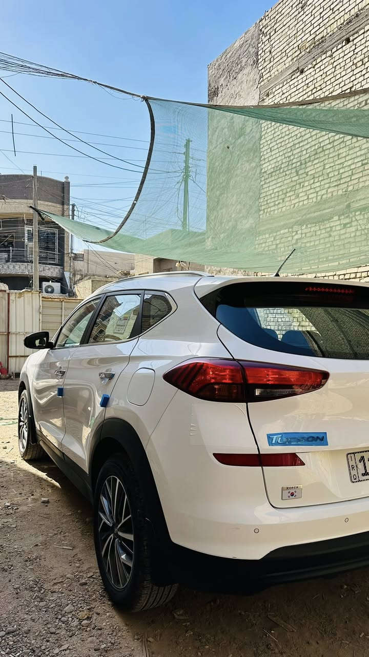 السلام عليكم
توسان ٢٠٢٠ 
كاصد خليجي فول مواصفات عدا بانورما
ماشيه ٥٥ الف
حساسات امامي خلفي
لايت 5 عدسات
ليد امامي خلفي
لايت دوار ويه الستيرن
اشارات بالمري ومري شفط
اشارات ترحيب باب ومري
كير 3 انضمه 
بصمه
كشنات جلد كهربائيه
تبريد قطعتين
شاحن وايرليس
ثلاجه بالجكمجه
السياره كفاله عامه من كل شي عده رصعه بالبنيد صغيره السياره جديده بمعنى الكلمه
مكان السياره بغداد
للاستفسار 
***********
