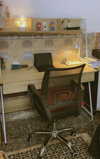 ميز دراسة • مكتب