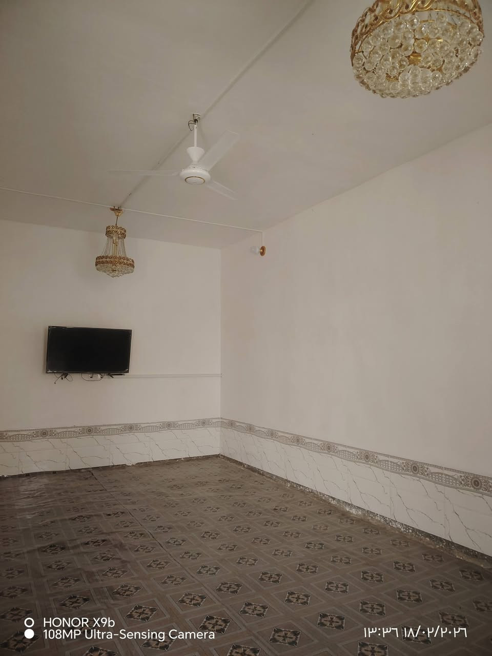 بيت للبيع مساحه 300ديوان 7ونص.ب4هول6ب4مطبخ6ب4صاله7ونص ب3غرفة5ب4وفرفه 5ب4 صحيات داخل وخارج  بيت كامل من كلشي العنوان بروانه حي شرطه قرب مول فراس النعيمي رقم الهاتف  ***********
