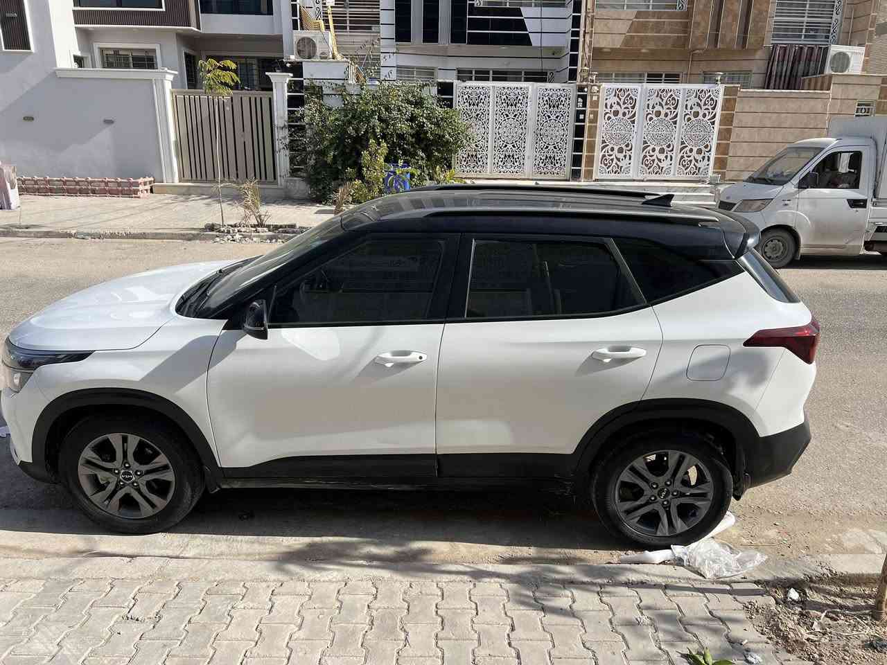 كيا سيتلوس. مديل 2022 خليجي محرك  (1600)  دوش مو وارد صيني سيارة كفالة فقط باب صبغ ماشيه 40 الف السعر ( 166) بيه مجال بسيط
رقم مبايل ***********
