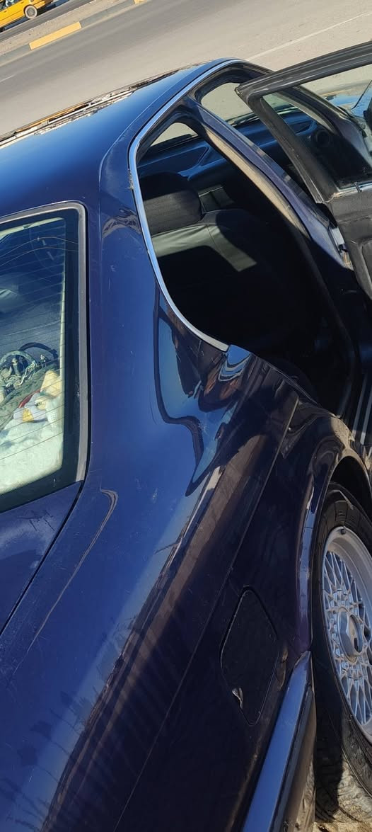 BMW525i كير اوتماتيك 
موديل 1991 لون ازرق غير محدد
سنوية بأسمي للـ31 شرط التحويل والغرامات 
سيارة بيها طخة جامرلغ السايق الامامي والباقي مكفول 
مكان السيارة كركوك 
السعر 58
للتواصل ***********
