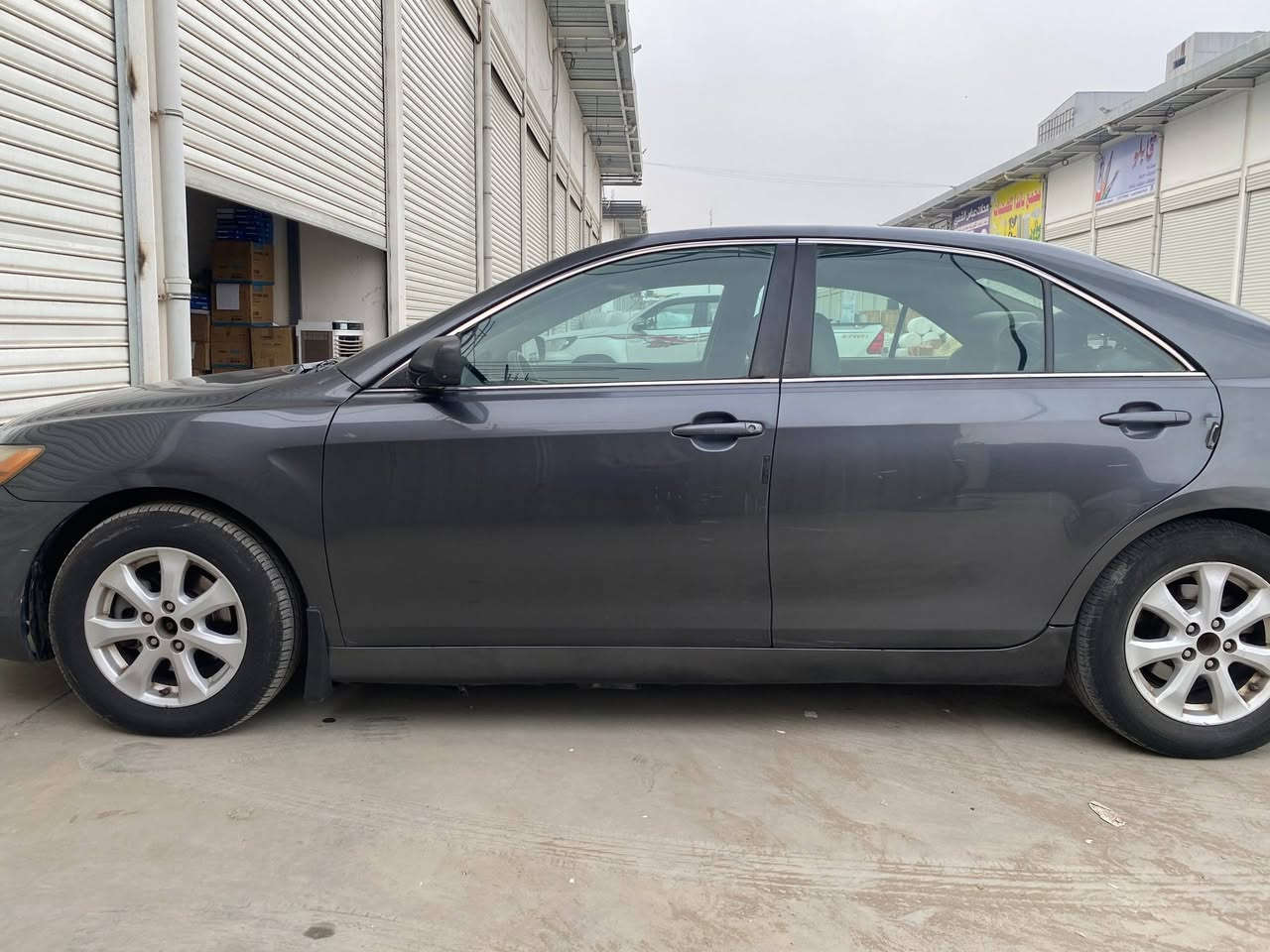 🚗 تويوتا كامري 2007 – وارد أمريكي | رقم بغداد الجديد

🔹 الموديل: 2007
🔹 الفئة: LE
🔹 الاستيراد: أمريكي
🔹 عداد المشي: 130,000 ميل

⚙️ الحالة والميكانيك:

- مكينة جديدة
- منظومة تبريد جديدة بالكامل
- بطارية جديدة
- تخم تايرات أمامي جديد
- التايرات الخلفية نص عمر

🎨 الملاحظات:

- السيارة حادثة خلفي في أمريكا
- القطع المصبوغة: الجاملغات الخلفية + الصندوق
- بيه شخوط بالسيارة ملاحظات بسيطة 
- القمارة واكع عليه مرمر مسوي اثر بسيط
- اللون: فيلي

- رقم بغداد الدولي الجديد

✅ السيارة بحالة جيدة وجاهزة للاستخدام.

💰 السعر : 85 ورقة 

📍 المكان: بغداد الدورة 
📞 للتواصل: على الرقم او الخاص ***********
