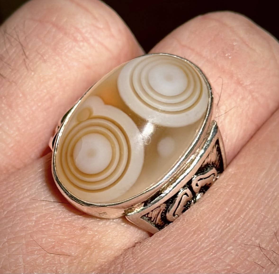 #خاتم سليماني  عينين عطف مساوية  خامه نادرة وانتيكة. #سعر صياغه يدويه فضة عراقية #ثقيلة سعر  خاص يوجود #توصيل


**إذا كنت صاحب هذا الإعلان وتريد حذفه لأي سبب، رجاءا أرسل رسالة إلى الدعم الفني**