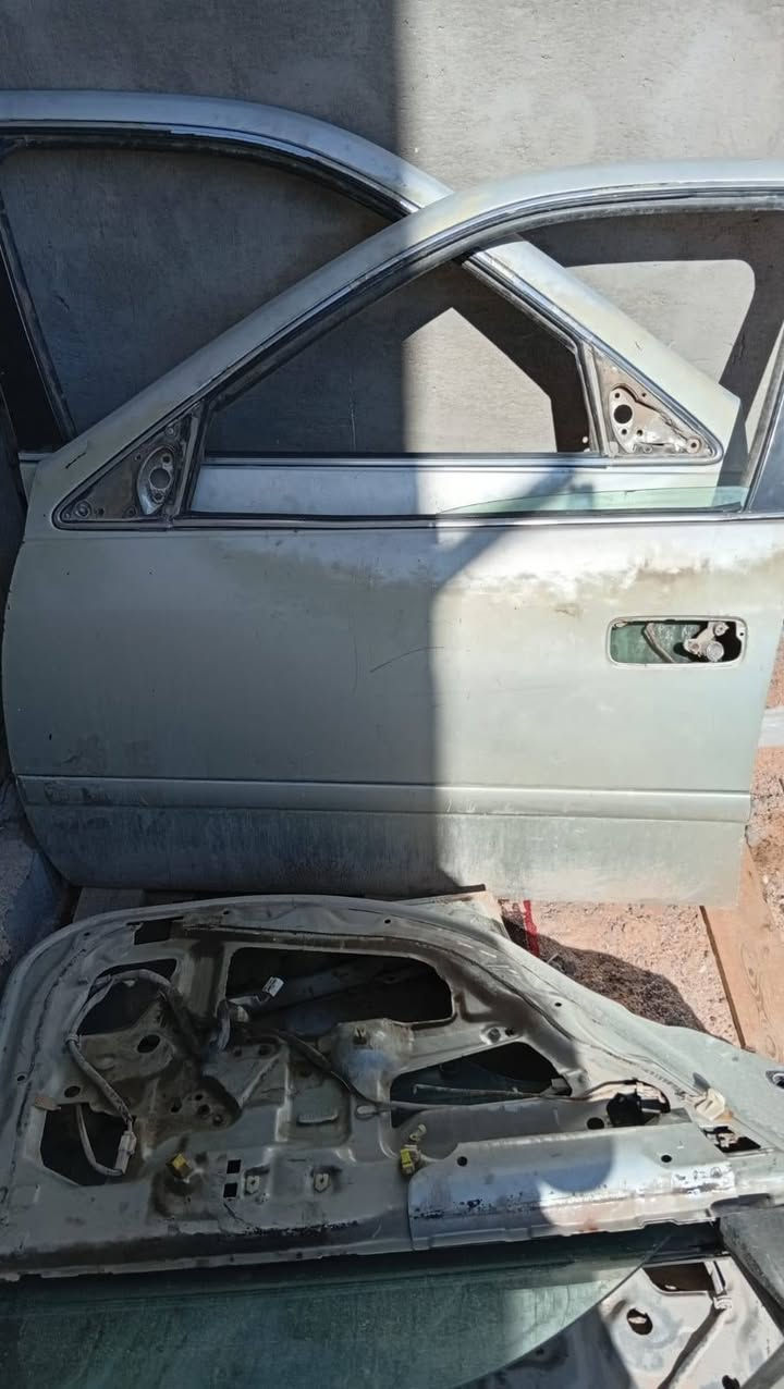 سلام عليكم بيبان كامري موديل 2000 ابو الجف كاملات بس بطاين مابيهن مامصبوغات بلاد السعر 4000 الف بيهن مجال اتصال ***********
