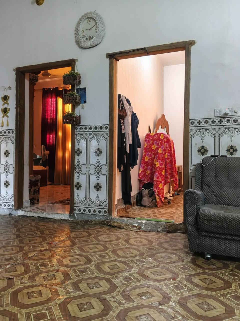 السلام عليكم بيت للبيع علئ طريق الديوانية دغاره قرب مشتل الربيع التفاصيل سند 25  المساحه الكلي 800متر البناء غرفتين وصاله و استقبال ومطبخ ومجمع صحيات ***********
