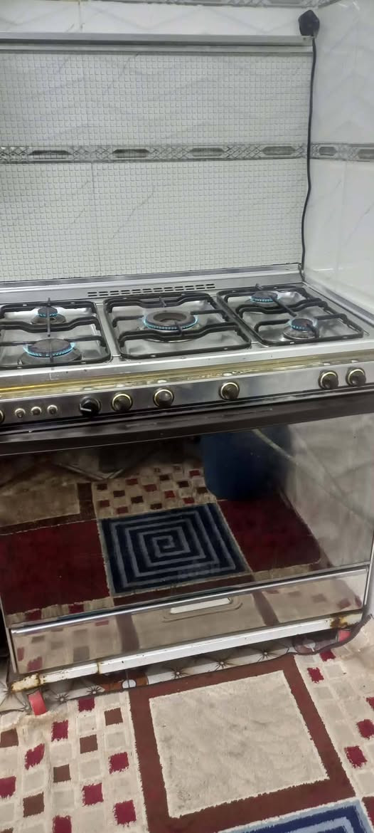 طباخ مصري شغال العيون و الفرن 
صوبة غازية كهربائية 
كاونتر


**إذا كنت صاحب هذا الإعلان وتريد حذفه لأي سبب، رجاءا أرسل رسالة إلى الدعم الفني**