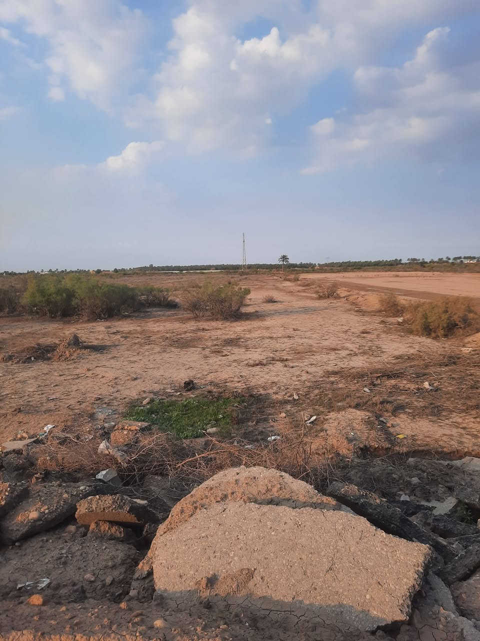 السلام عليكم
٤٠ دونم عقد ١١٧ + ١٠ دوانم سند ٢٥ تبعد ع الشارع العام ٢٠٠ متر متوفر كهرباء + مجرى خاص من نهر دجله 

المكان الصويره 

*********** 

***********
