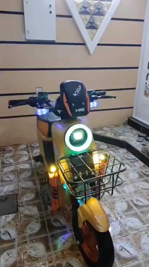 للبيع
نضيف وكمل مكمل مابي اي عطل 

سلام عليكم شباب دراجه شحن  للبيع  كمل  مكمله من كل النواحي مواصفاتها 👇🏻
الموديل.2025
النوع HlSX900
البطاريات 5. 

 التحويلات 4 سرع
السرعه 120
تحمل شخصين 
تشغيل عن بعد 
 
تشغيل سويج 
جهاز إنذار السرقه 
 

شاحنه الاصلة 

نضام بك 
دبل إشاره 
نشرات ليليه 
لونها مميز 
بريكات دسكات هدروليك 
تايرات جوبلس
شلعه معدل فول

اي استفسار. اتصال
***********
سعر 425و بي مجال
