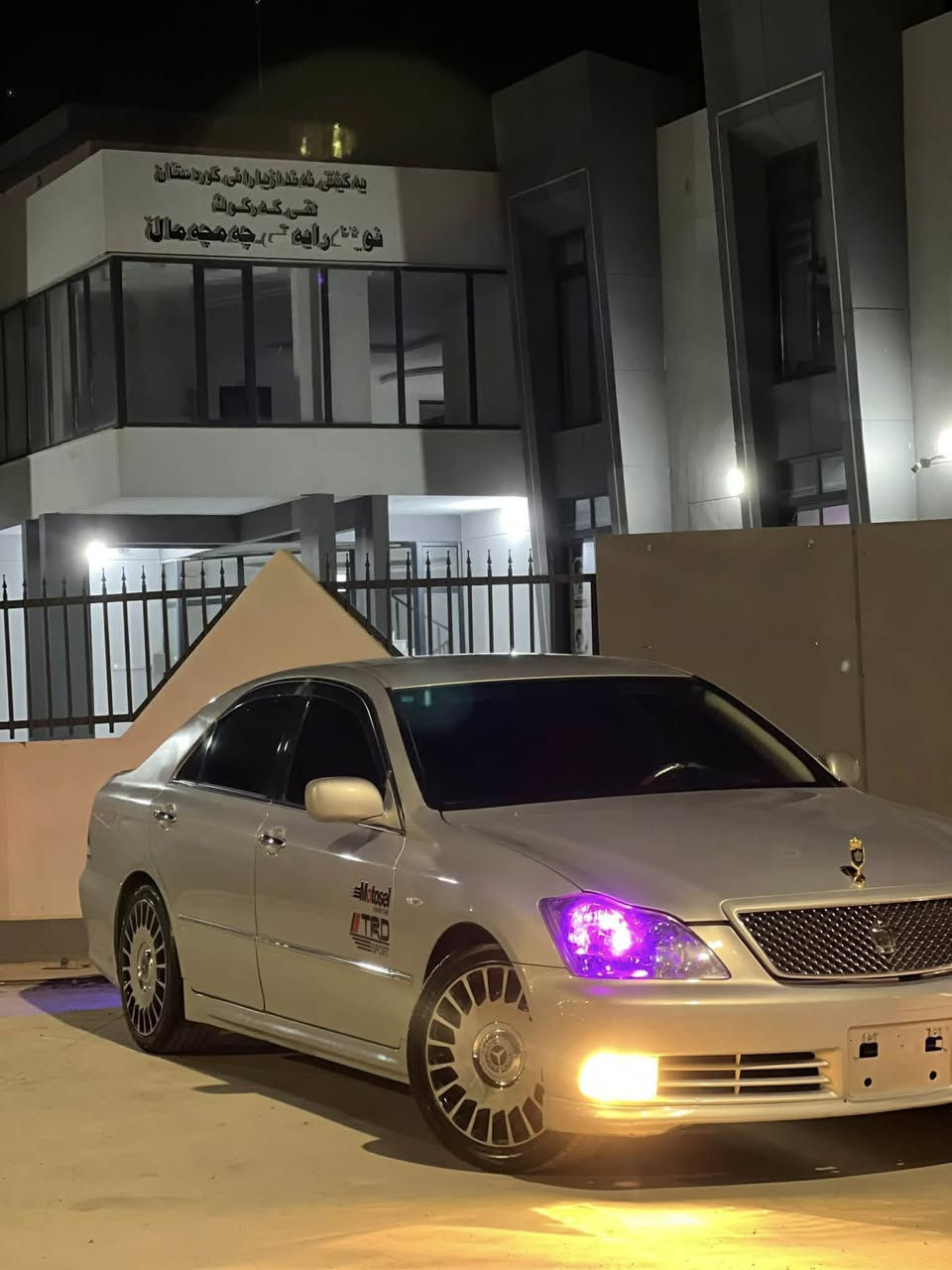 شاهینە مۆدێل 2005  ئەتڵەت سپۆرت بڕاوە  ساج سور، سعر $51 مەجالیکی کەم
بچووک بە بچووک ، 3دوگمە 
سوکان حەیزەران ،سوکان لێکگزز
ساجەکانی نەشکاون،

 
ویلی و تایەیی مایباخی لۆکی لە سەرە 
هەموو گیانی بەستراوە ،تەبرید ساردو گەرم،برێک بەستراوە، کامل مەسرەفکراوە ،چرکەی تیابوو  100دۆلار ببڕە،بێ دوکەڵ،

دەعم و لێدراوی و سقف و حیزام بەشەرت،کەڤەر گۆڕاو بەشەرت
***********
شوێن چەمچەماڵ
