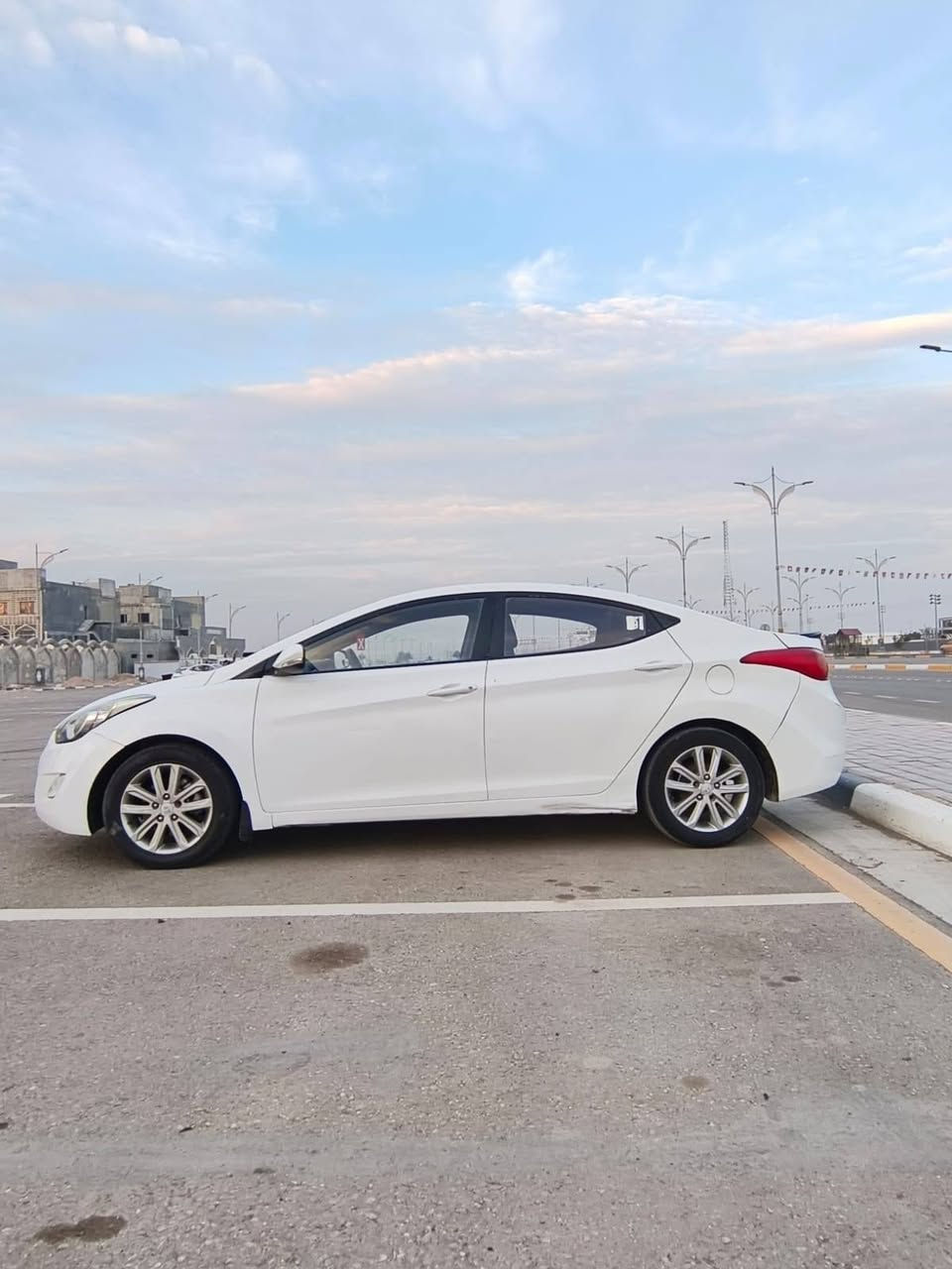 سلام عليكم النترا خليجيه موديل 2011 البيع سعر 92 بيه مجال  مكينه 1800 بيه جاملغ وره سايق او باب وره سايق او ربع بنيد صبغ مكان كربلاء حي الحوراء رقم هاتف ***********
