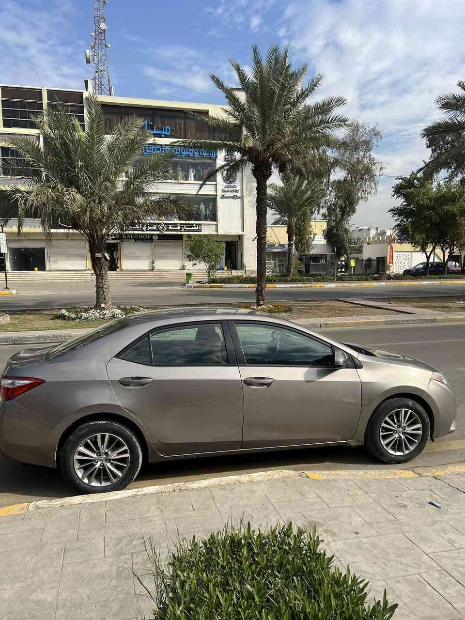 كورلا موديل ١٤ 
سياره جديده وما ناقصها شي 
صدر خلفي امامي كله قبل سبوع مبدله 
تخم تاير جديد هسه مبدله 
السعر ١٢٣ وصور الحادث بل منشور 
مكاني بغداد الشعب ***********
