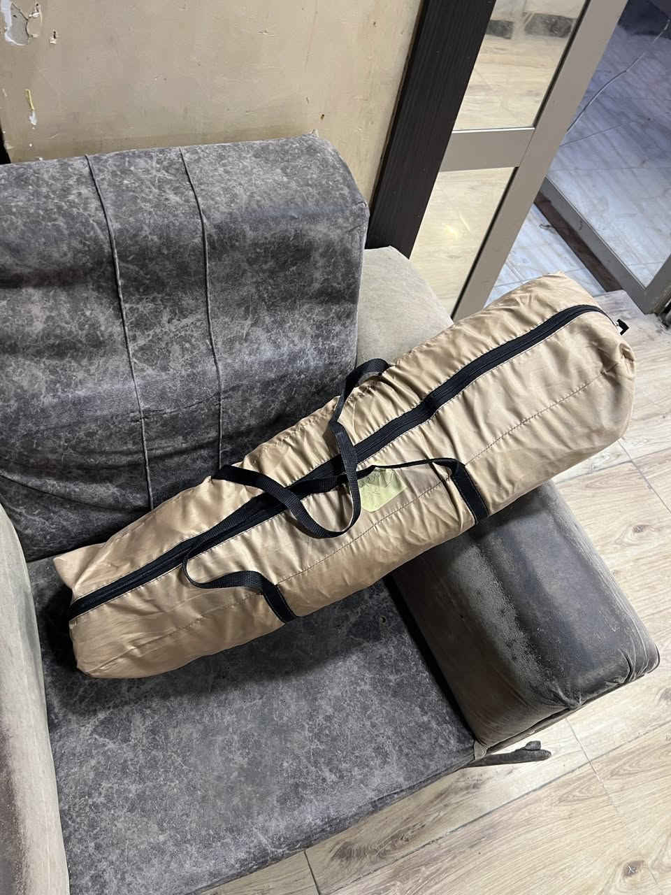 سلام عليكم خيمة 🏕️ امريكا 🇺🇸الصنع درجه اول سريعه النصب اصلي تكفي ٣ اشخاص بطنه قماش شتوي و قماش صيفي تكدر تستخدمه بي شتاء بي صيف مع جنطه حمل مع ملاحقاته السعر ٥٠ يوجود توصيل/***********
