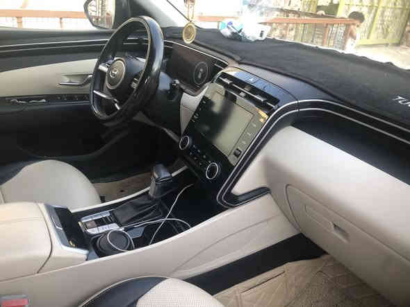 توسان موديل 2024/ رقم بغداد للبيع 
ماشي 44/ بصمة / كشن كهرباء / مكفولة/‭٠٧٧٢ ٢٠٧ ٦٩٣٠‬ / السفار هذا رقمي
