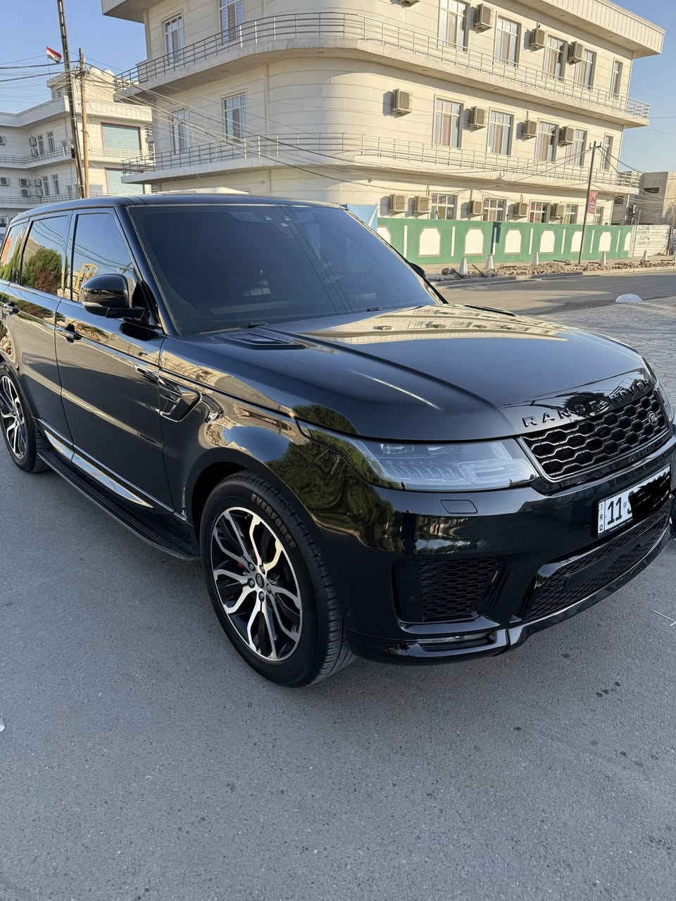 السلام وعليكم 
رانج روفر اسبورت 2019 وارد أمريكي رقم السيارة مميز بدون حادث وبدون تبديل بدون قطرت صبغ عدا الدعامية الامامية ماشية 36الف
محرك v 6 سوبر  قمارك حديد بدون فتحة داخل احمر السيارة جاهزة من كلشي سيرفس كامل تخم تاير صدر كلة جديد 
مكان بغداد 
السعر 410 ورقة وبي مجال 

للتصال ***********
